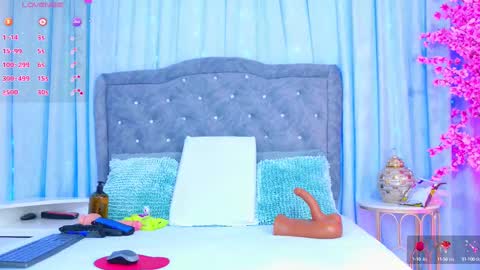 Snapshot of emyblue chatting on 03/07/25, 11:18 Emy online show from 03/07/25, 11:18