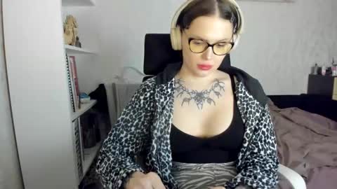 emydeliro online show from 04/18/26, 06:45