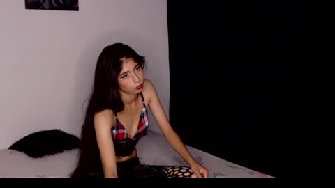 Snapshot of emyhil chatting on 12/19/25, 12:06 Emilly 3 Show schedule Monday to Saturday 610 Colombia time. Im free on Sundays online show from 12/19/25, 12:06