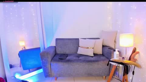 Snapshot of emylyjonhs chatting on 01/08/26, 11:51 EMYLY online show from 01/08/26, 11:51