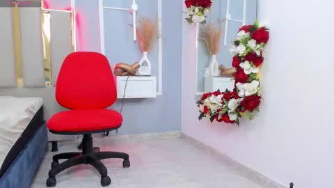 Emy online show from 11/08/25, 04:18