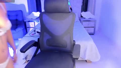 Emy Silver online show from 02/09/25, 09:06