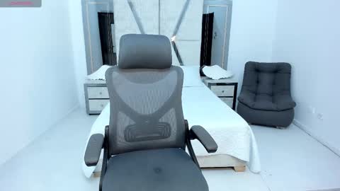 Emy Silver online show from 02/12/25, 06:19