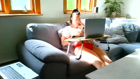 Snapshot of emyxxl chatting on 06/15/26, 12:18 emyxxl online show from 06/15/26, 12:18