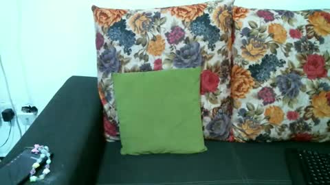 Vee online show from 04/22/26, 02:36