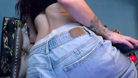 EnchantressQueen online show from 04/15/26, 01:29