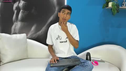 Snapshot of ender_h0t chatting on 10/10/25, 02:27 Ender online show from 10/10/25, 02:27