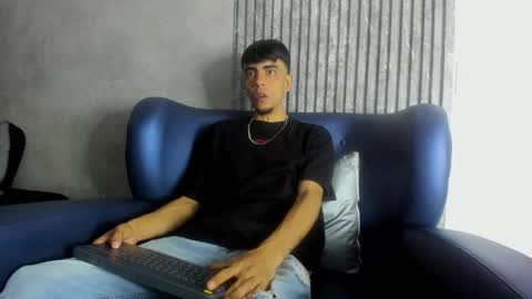 endrick_23 online show from 04/19/26, 03:39