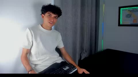 Salo online show from 04/14/26, 03:51