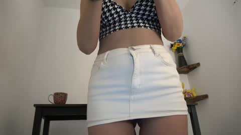 Snapshot of english_rose__ chatting on 05/30/26, 10:34 Rosie online show from 05/30/26, 10:34