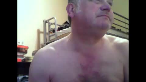 Snapshot of englishguysurrey chatting on 01/18/26, 07:56 englishguysurrey online show from 01/18/26, 07:56
