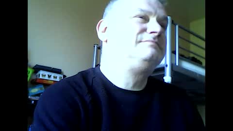 Snapshot of englishguysurrey chatting on 04/24/26, 08:28 englishguysurrey online show from 04/24/26, 08:28