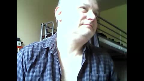 Snapshot of englishguysurrey chatting on 05/02/26, 08:41 englishguysurrey online show from 05/02/26, 08:41