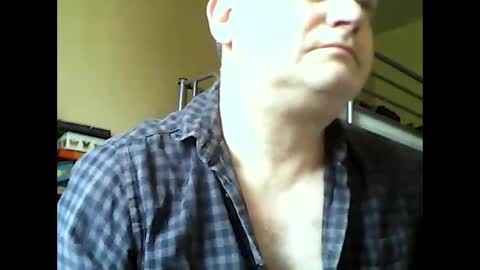 Snapshot of englishguysurrey chatting on 05/03/26, 07:25 englishguysurrey online show from 05/03/26, 07:25