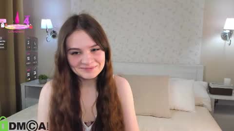 Snapshot of enigmatic_ella chatting on 06/13/26, 01:25 Ella online show from 06/13/26, 01:25
