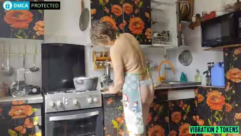 Snapshot of enjoymomentsunshine chatting on 07/10/26, 06:07 Angel-wife 53 yrs and Eruption- husband 39 yrs online show from 07/10/26, 06:07