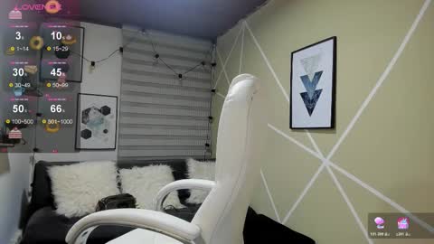 Snapshot of enma_clark chatting on 10/28/25, 04:27 Enma clark online show from 10/28/25, 04:27