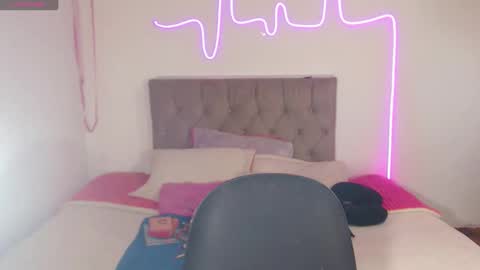 Snapshot of enma_gill chatting on 12/16/24, 01:43 Enma Rojas online show from 12/16/24, 01:43