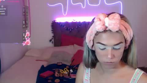 Snapshot of enma_gill chatting on 12/19/24, 03:52 Enma Rojas online show from 12/19/24, 03:52