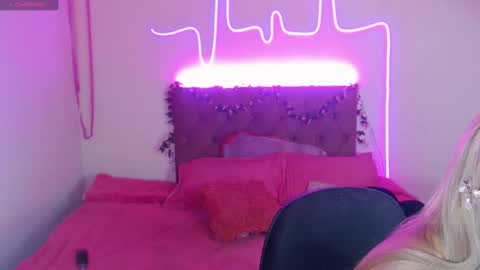 Snapshot of enma_gill chatting on 12/20/24, 11:16 Enma Rojas online show from 12/20/24, 11:16