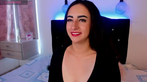 Snapshot of enola_holmess chatting on 05/29/26, 01:20 Enola online show from 05/29/26, 01:20