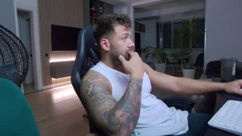 Erik online show from 01/17/25, 06:54