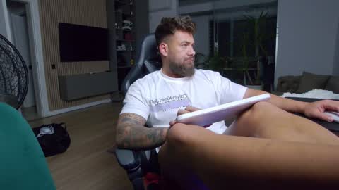 Erik online show from 01/26/25, 10:35