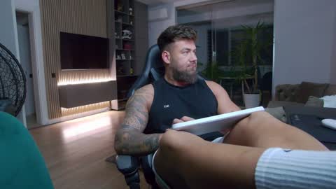 Erik online show from 02/03/25, 10:32