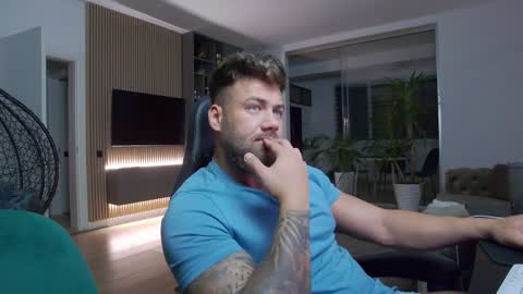 Erik online show from 02/08/25, 05:39