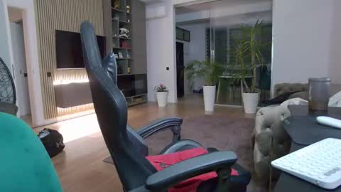 Erik online show from 02/26/25, 07:49