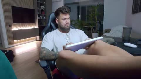 Erik online show from 03/01/25, 10:42