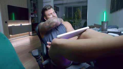 Erik online show from 10/30/25, 04:52