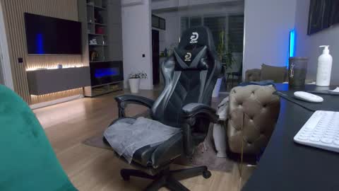 Erik online show from 12/05/25, 07:32