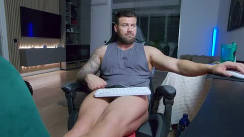 Erik online show from 04/22/26, 06:42