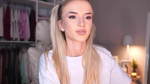 entya online show from 10/13/25, 06:35