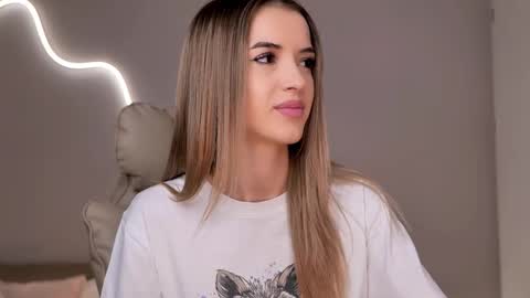 Snapshot of entya chatting on 02/05/26, 07:35 entya online show from 02/05/26, 07:35