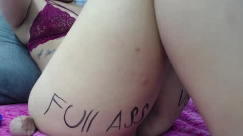 Snapshot of eny_dirty chatting on 01/23/25, 12:04 Enny Dirty online show from 01/23/25, 12:04