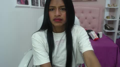 Snapshot of enyelin chatting on 11/21/25, 10:41 Enyenlina online show from 11/21/25, 10:41