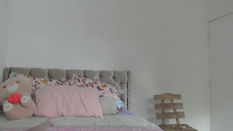 enyer_twin online show from 12/02/25, 06:36