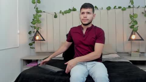 Snapshot of enzo_rivas chatting on 11/07/25, 02:17 ENZO online show from 11/07/25, 02:17