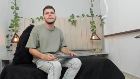 Snapshot of enzo_rivas chatting on 11/13/25, 02:27 ENZO online show from 11/13/25, 02:27