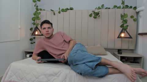 Snapshot of enzo_rivas chatting on 11/28/25, 02:42 ENZO online show from 11/28/25, 02:42