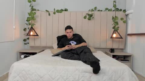 Snapshot of enzo_rivas chatting on 11/29/25, 03:26 ENZO online show from 11/29/25, 03:26