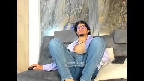 Snapshot of enzodarkwood chatting on 12/03/25, 02:04 Enzo online show from 12/03/25, 02:04