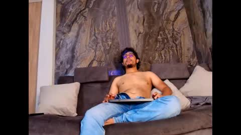 Snapshot of enzodarkwood chatting on 12/05/25, 01:52 Enzo online show from 12/05/25, 01:52