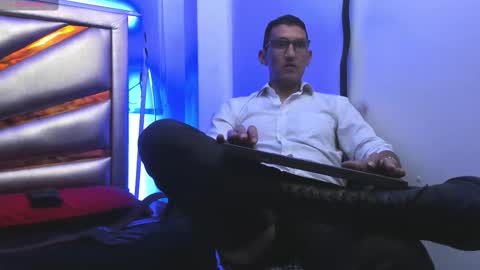 Enzo Pratt online show from 02/26/25, 06:15