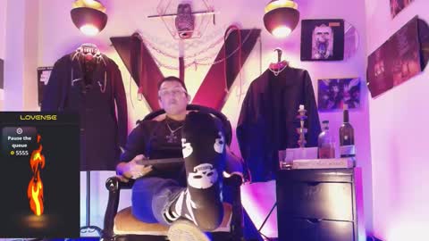 Enzo Pratt online show from 10/17/25, 05:43