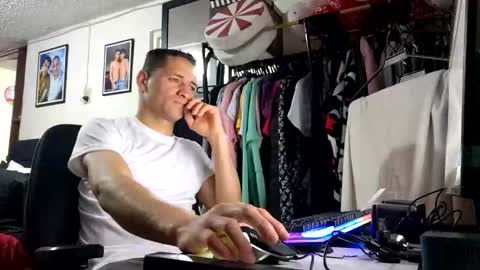 Snapshot of enzoyarack chatting on 11/06/25, 03:18 enzoyarack online show from 11/06/25, 03:18