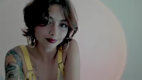 Snapshot of ephemeral_hot chatting on 03/06/25, 11:09 Leyla online show from 03/06/25, 11:09