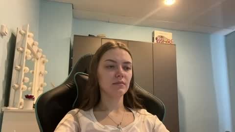Lily online show from 04/20/26, 03:09